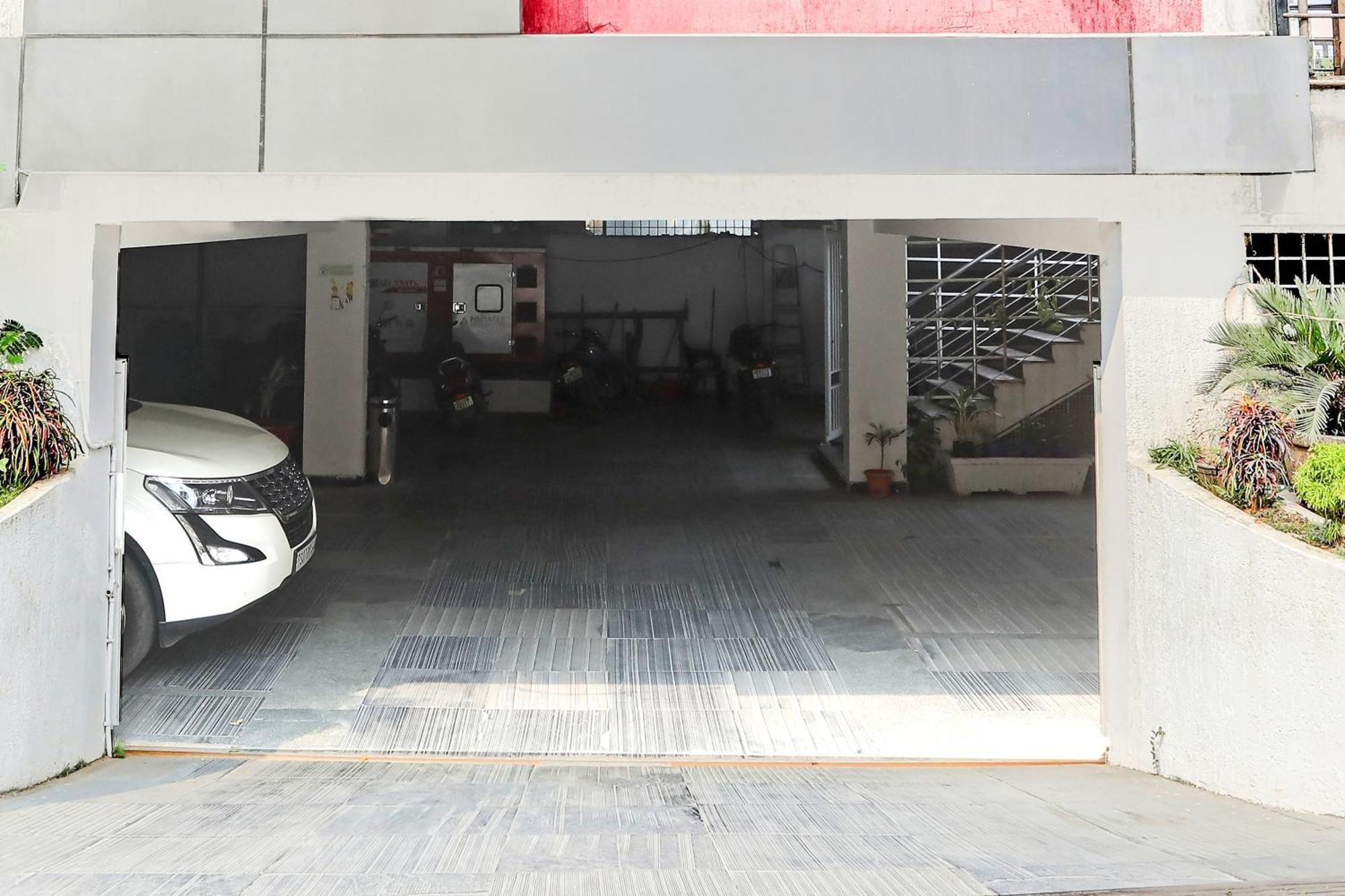 Collection O Ssr Royal Suites Lingampalli Exterior foto